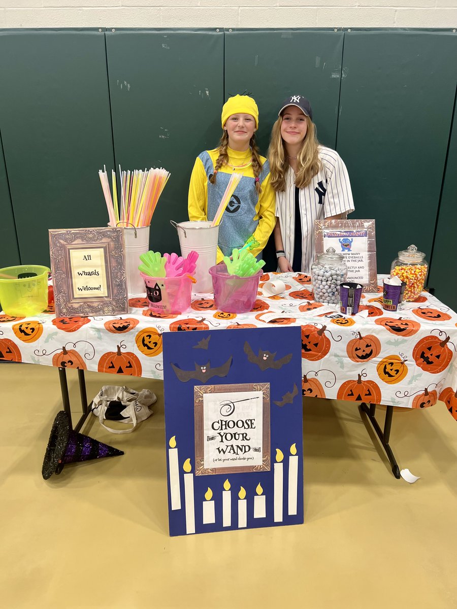 AISPrincipal's tweet photo. We had a blast out our SPOOK-TACULAR Spaghetti &amp; Meatball Dinner! #AISPride @Danburyk12 https://t.co/Vt0yEHkRDx