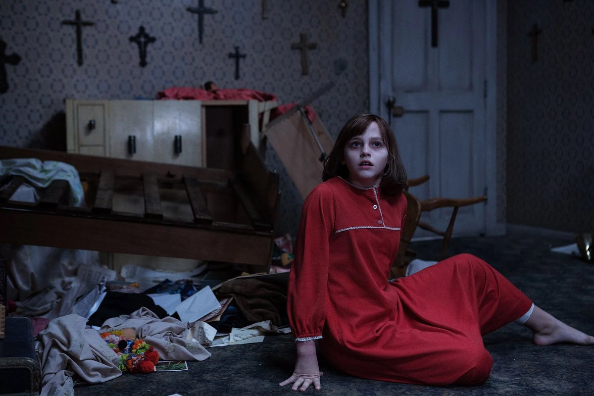 Telefuturo's tweet photo. En minutos te enfrentarás nuevamente al terror. 😰
#NosVemos con #ElConjuro2, a las 16:25 hs. en #TelefuturoPy o https://t.co/bmmwHO0a0L 📲 https://t.co/UQgv9mZJeZ