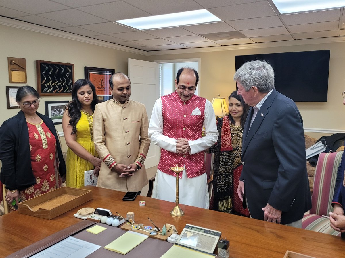 hkpatelmd's tweet photo. Diya lighting at the mayor office-opelika, Alabama #Opelika #OpelikaMayor #OpelikaAlabama #HappyDiwali #GaryFuller #BAPSDiwali #Diwali2022 #PSM100 #BAPSCharities #bapsmontgomery #bapsopelika #bapsauburn https://t.co/4lylVNcvKI