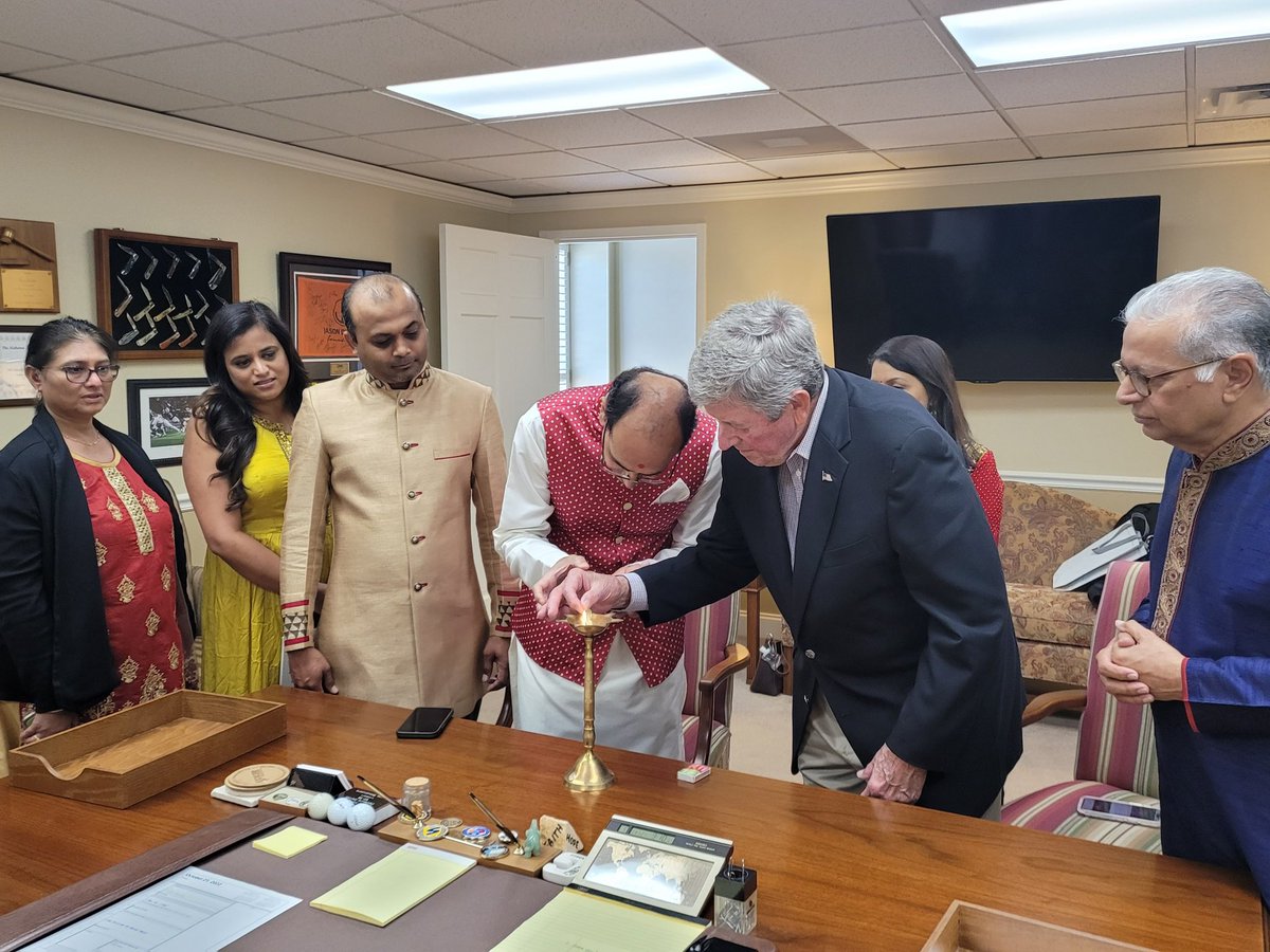 hkpatelmd's tweet photo. Diya lighting at the mayor office-opelika, Alabama #Opelika #OpelikaMayor #OpelikaAlabama #HappyDiwali #GaryFuller #BAPSDiwali #Diwali2022 #PSM100 #BAPSCharities #bapsmontgomery #bapsopelika #bapsauburn https://t.co/4lylVNcvKI