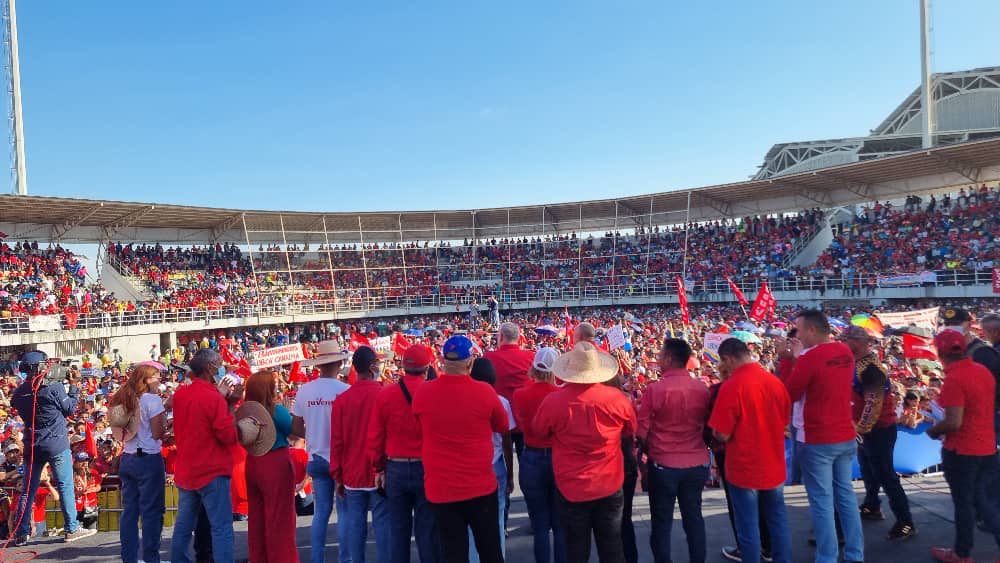 DaniUrbanoPsuv's tweet photo. PSUV imbatible🚩🇻🇪
Nuestro Cap. @dcabellor se reencontró en Apure con el amor que dejó sembrado el Comandante Chávez en el cajón del arauca, amor en cada hombre, mujer del ejército humanista mas heroico y noble del mundo en las estructuras del @PartidoPSUV

#PatriaUnidaYSolidaria https://t.co/O2NYVu8WDt