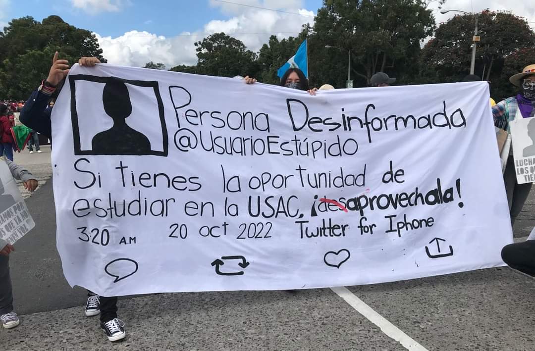 RescateIng's tweet photo. En la marcha del 20 de Octubre, como estudiantes de Ingeniería hicimos nombre a la frase: “Ellos pueden matar a nuestros dirigentes, pero mientras haya pueblo habrá revolución” -Oliverio Castañeda de León.

#RescateIngeniería #20Octubre2022 https://t.co/AMzgGyAqIa