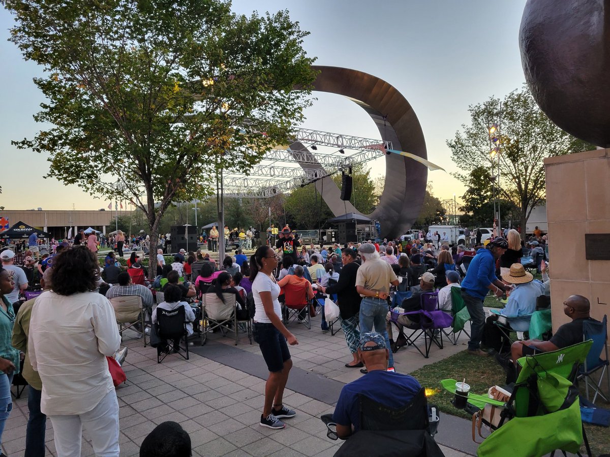 JohnnyCochranIV's tweet photo. Hey hey #BatonRouge!

#LiveAfterFive https://t.co/QXP8Qj0yYs