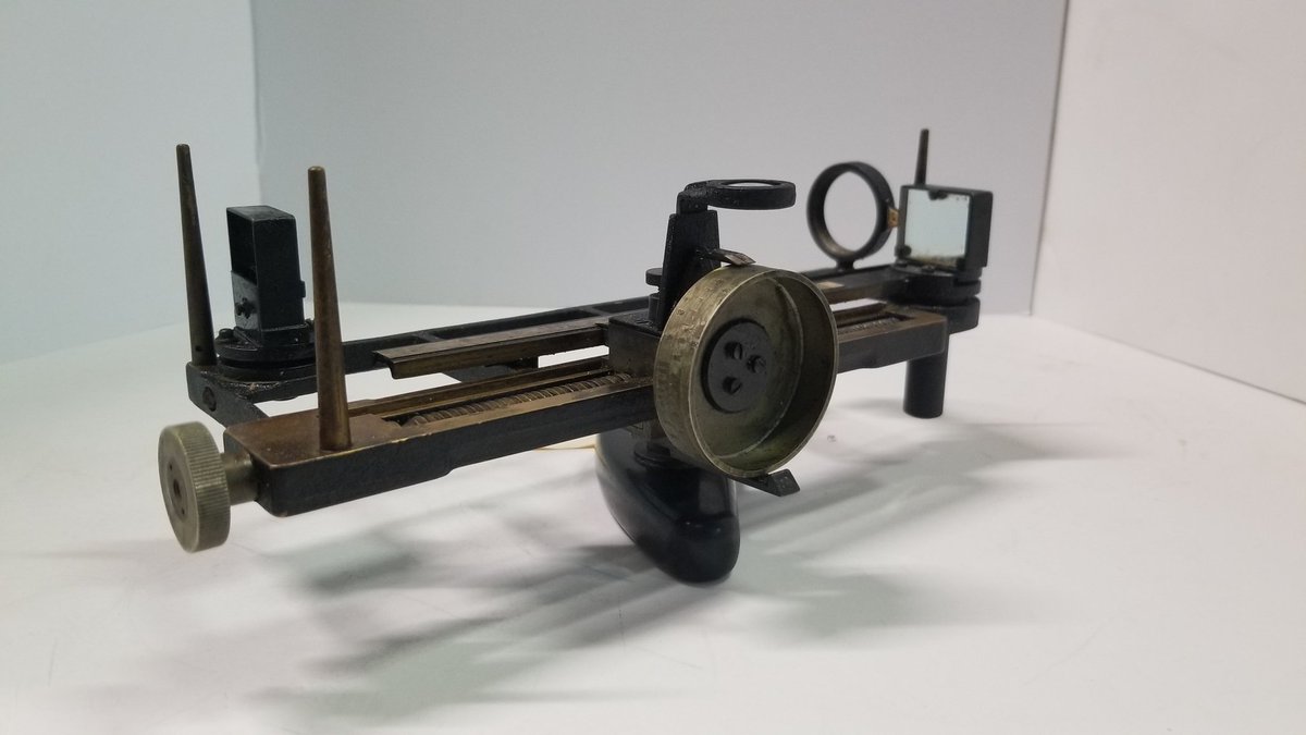 USSKIDD_DD661's tweet image. #FromTheCollection - Mk II handheld stadimeter using a linear screw worm drive. Developed for #gunnery #rangefinding in 1895. #artifact #science #physics #rangefinder #navigation #optics #optical #STEM #STEAM #technology #engineering #destroyer #museum #education  #learningisfun