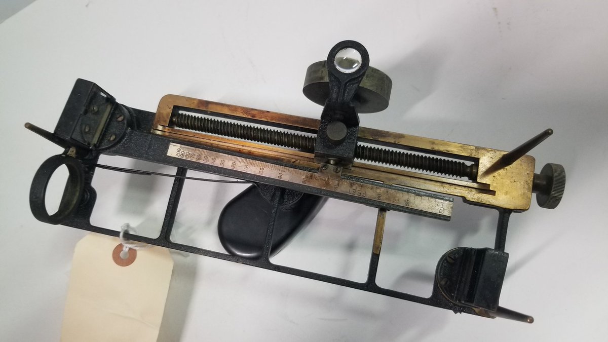 USSKIDD_DD661's tweet image. #FromTheCollection - Mk II handheld stadimeter using a linear screw worm drive. Developed for #gunnery #rangefinding in 1895. #artifact #science #physics #rangefinder #navigation #optics #optical #STEM #STEAM #technology #engineering #destroyer #museum #education  #learningisfun