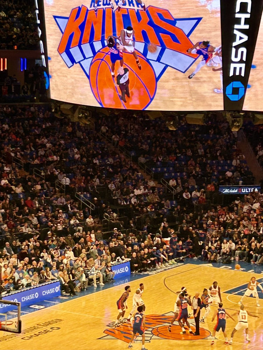 ghoffman29's tweet photo. #NYKnicks home opener at #MSG Let’s go Knicks 🏀 https://t.co/CiHH7CKmuB