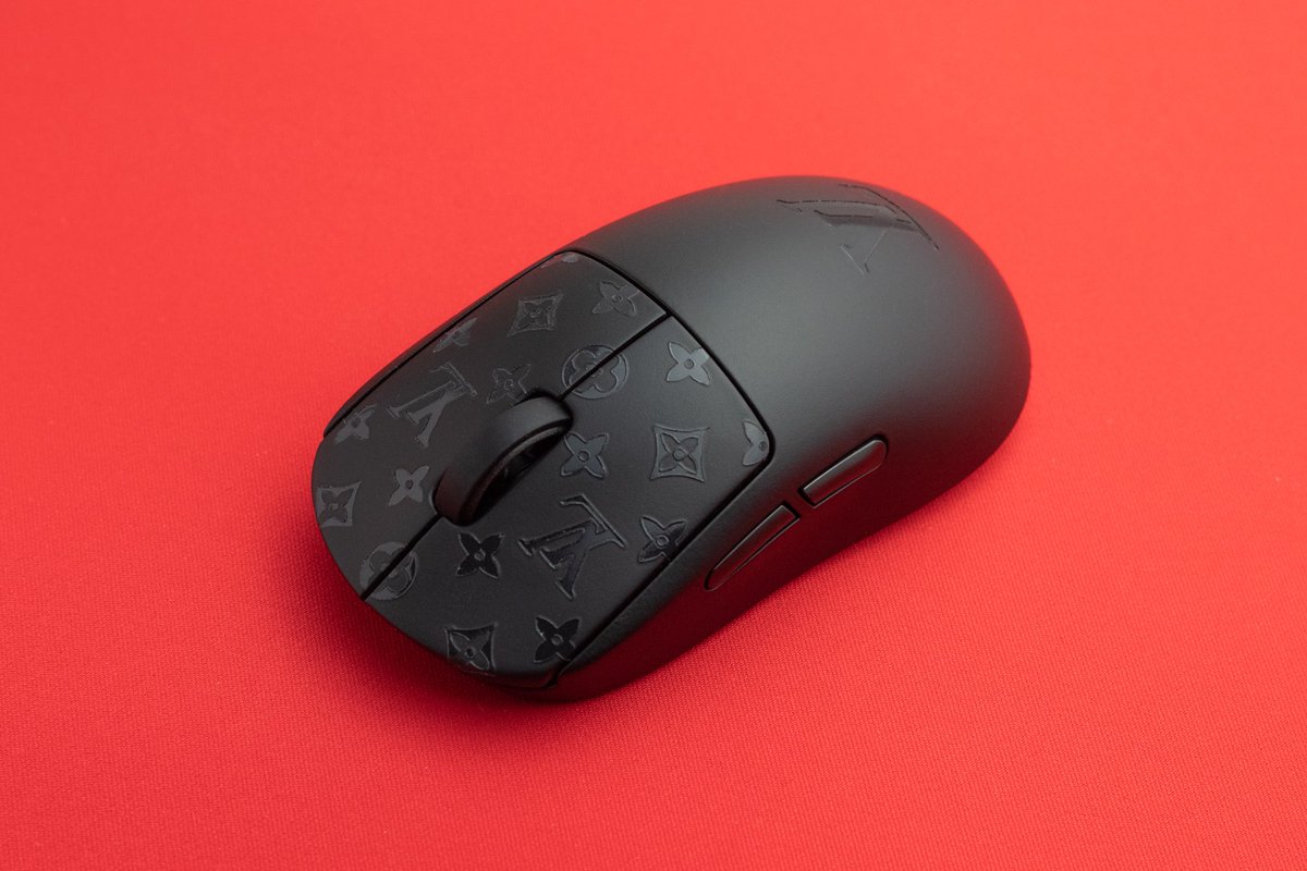 LV Superlight anyone? 
Peep that <a href="/LethalGamingGr/">Lethal Gaming Gear</a>  Saturn Pro Though👀