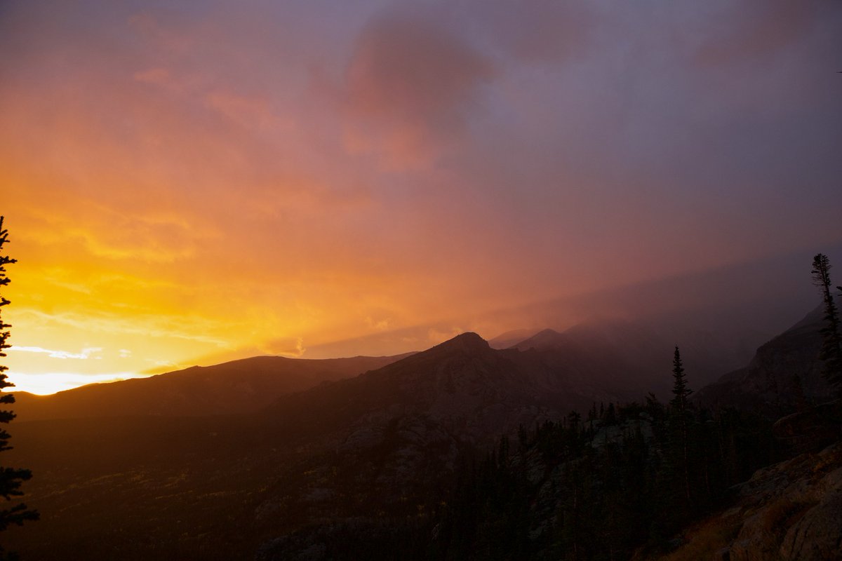 bethh55's tweet photo. Early morning in RMNP. It rained, sleeted, snowed during sunrise and for the next 5 hours. 10/10 would suffer again. https://t.co/LxrKwB6w2R
