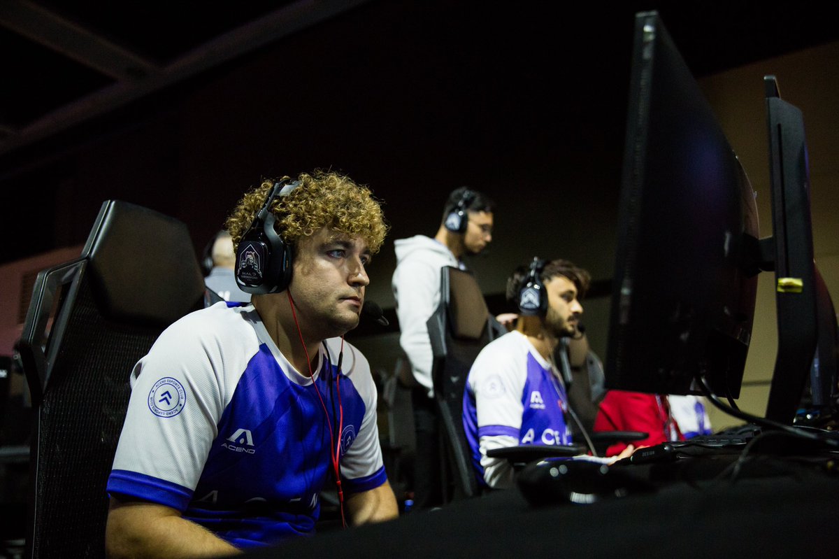 DreamHackHalo's tweet photo. REVERSE SWEEP?! GAME 5! 😮‍💨

@AcendClub 2-2 @eUnited 🔥

🔴 https://t.co/StxOEPxed9 - Pool D 

#HaloWC https://t.co/jG6dBWQ09L