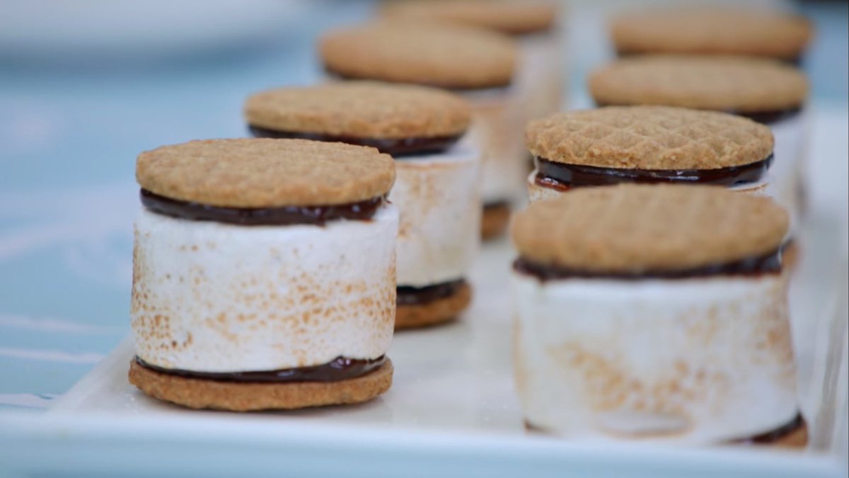 First Mexican week, now s’mores? Is the great British baking show declaring war on North America??? #GreatBritishBakeOff