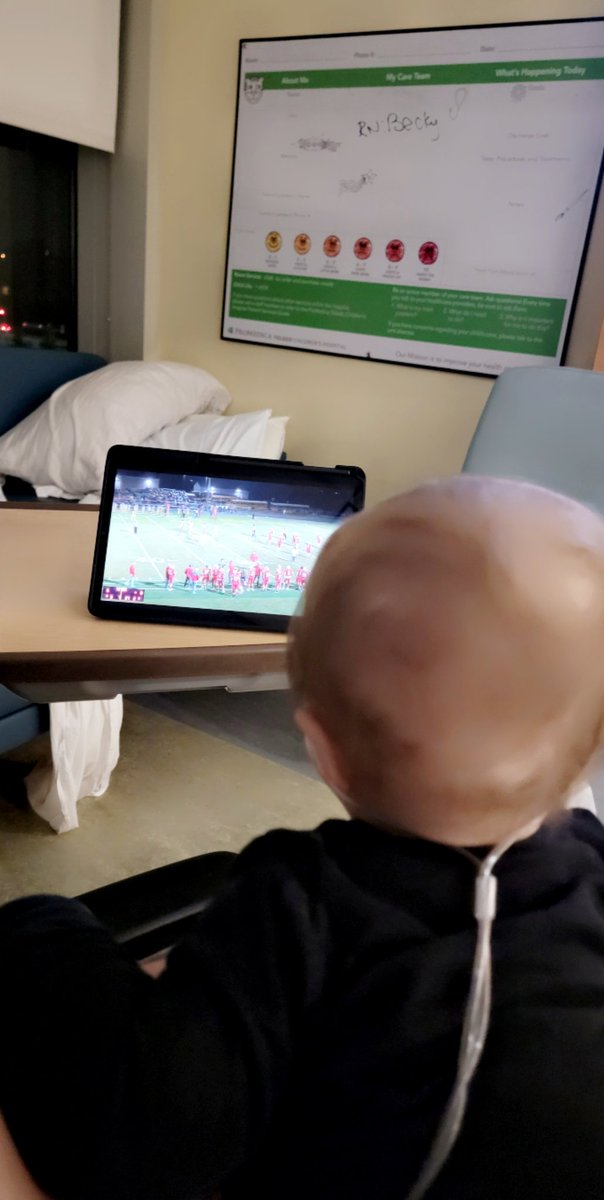 karleykay11's tweet photo. Watching @PHPatriotFB from Toledo Childrens ❤️💙🏈
#phproud https://t.co/A3WvWM8D1w