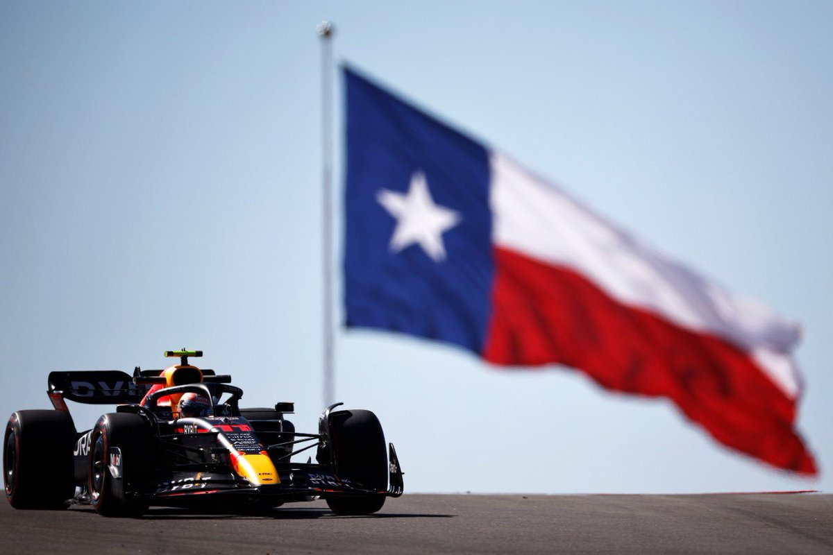 Listos para una gran calificación, increíble ver tanta gente desde el primer día #USGP Ready for tomorrow’s qualifying, was great to see so many fans on friday! 🙌