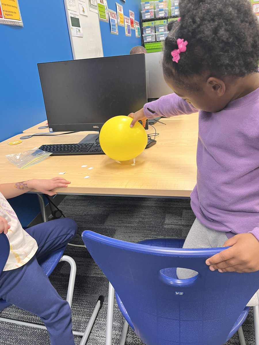 klein_staci's tweet photo. It electrifying!!! Kindergarten experimenting with static electricity ⚡️@western161 @Flossmoor161 @D161Supe #d161learns https://t.co/ZciCY7PM0c