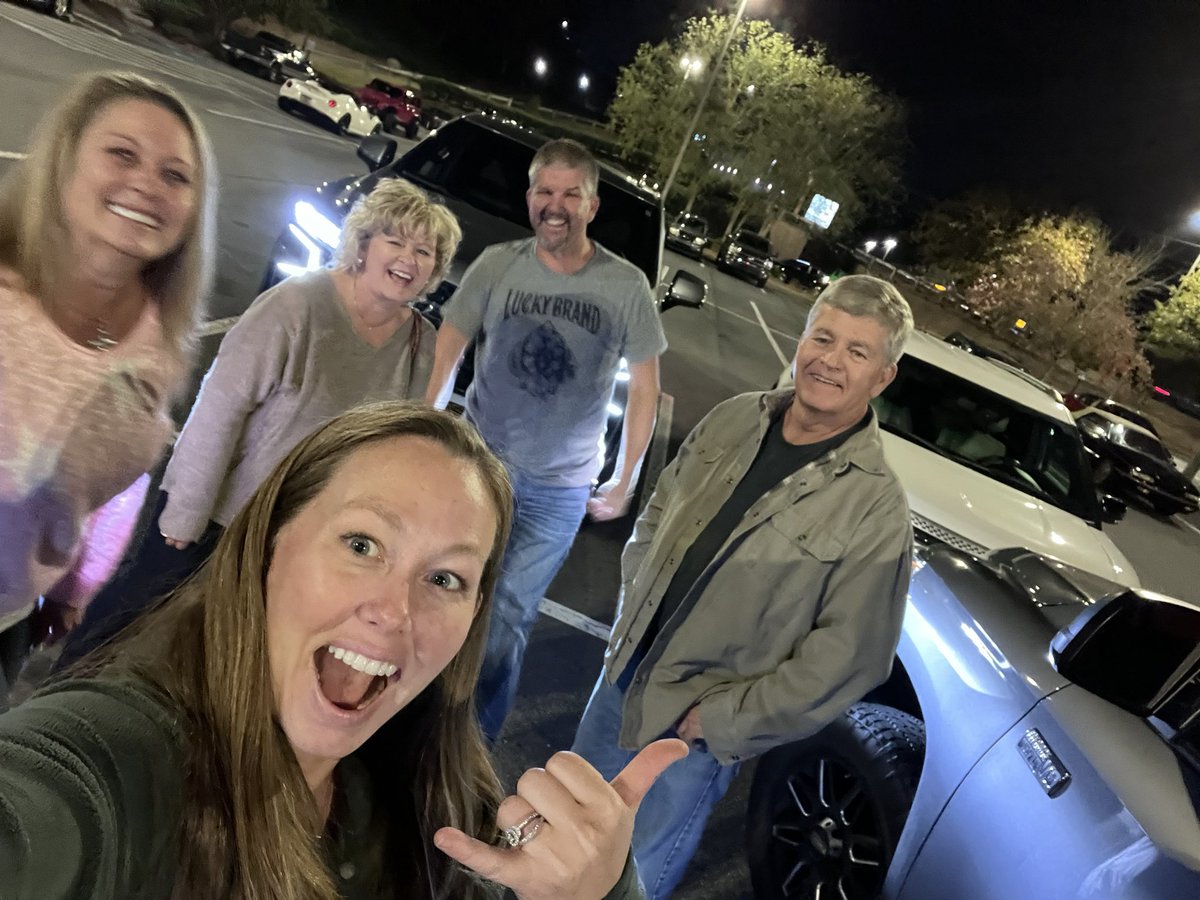 fms_jonesy's tweet photo. These people!!! I LOVE this community…D is gone, E is sick…and I killed the battery in my truck @ Publix. Like dead dead not coming back dead.  But these Good Samaritan got me jumped, made me laugh, and reminded me how much good is still left in the world. Y’all are awesome!! https://t.co/k6RPwSmTmx