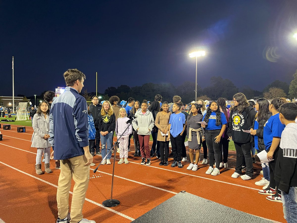 CWESMusicians's tweet photo. Crestwood Chorus students joined Lewis HS, Key MS, and Lynbrook ES singers in performing the national anthem at tonight’s football game. @CrestwoodElem https://t.co/A7bxIhTexx