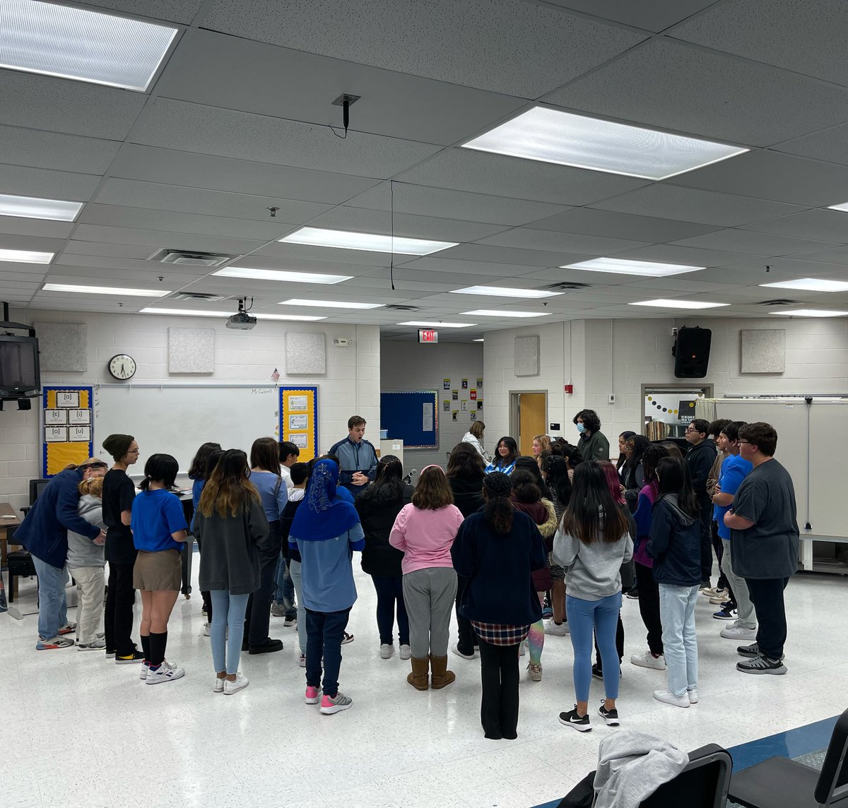 CWESMusicians's tweet photo. Crestwood Chorus students joined Lewis HS, Key MS, and Lynbrook ES singers in performing the national anthem at tonight’s football game. @CrestwoodElem https://t.co/A7bxIhTexx