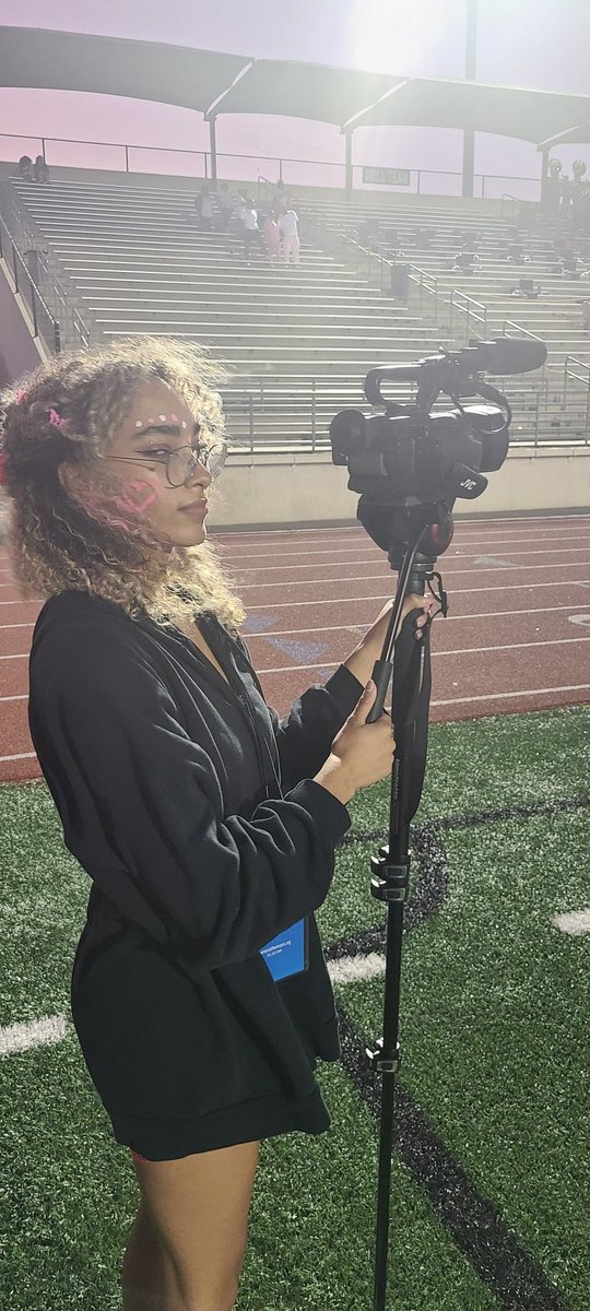 HHS_Television's tweet photo. Advanced AV II student Aysia putting in some work as the @FootballHumble Wildcats take on @NSSH_Mustangs! @HumbleISD_HHS @HumbleISD_CTE @HumbleISD #WeDoThis #FindYourDiscipline #HHSNEXTLEVEL https://t.co/pVRg6Kp7Sn