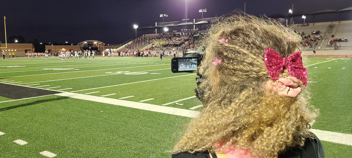HHS_Television's tweet photo. Advanced AV II student Aysia putting in some work as the @FootballHumble Wildcats take on @NSSH_Mustangs! @HumbleISD_HHS @HumbleISD_CTE @HumbleISD #WeDoThis #FindYourDiscipline #HHSNEXTLEVEL https://t.co/pVRg6Kp7Sn