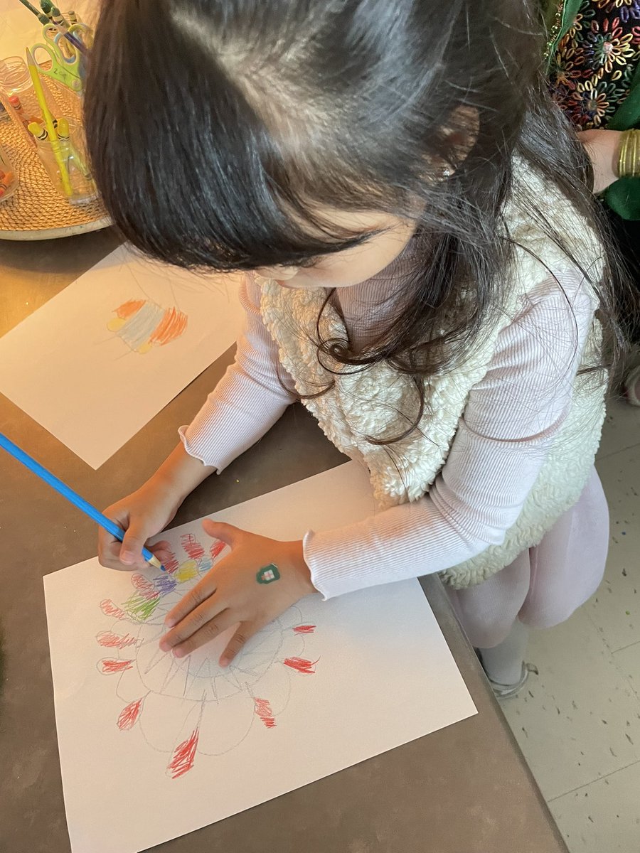 InquiringKs's tweet photo. K4 @TribuneDrive had the most wonderful time learning about Diwali. We shared personal experiences, read books, sang &amp; danced. The children loved exploring how they could create their own rangolis. Our sharing circle on Tuesday will be amazing! @MsReyes1586 https://t.co/UrKd6ZCHvU