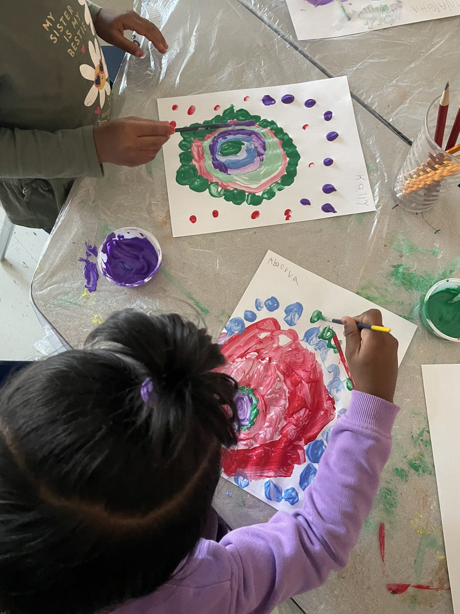 K4 <a href="/TribuneDrive/">Tribune Drive P.S.</a> had the most wonderful time learning about Diwali. We shared personal experiences, read books, sang &amp; danced. The children loved exploring how they could create their own rangolis. Our sharing circle on Tuesday will be amazing! <a href="/MsReyes1586/">Andrea💕</a>