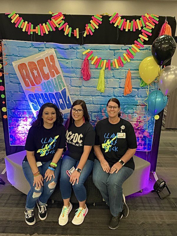 MrsHunt_clark's tweet photo. What an amazing day!! #Rockyourschool #ClarkConnects #80s #thehappiestplaceonearth https://t.co/54B4K9kagV