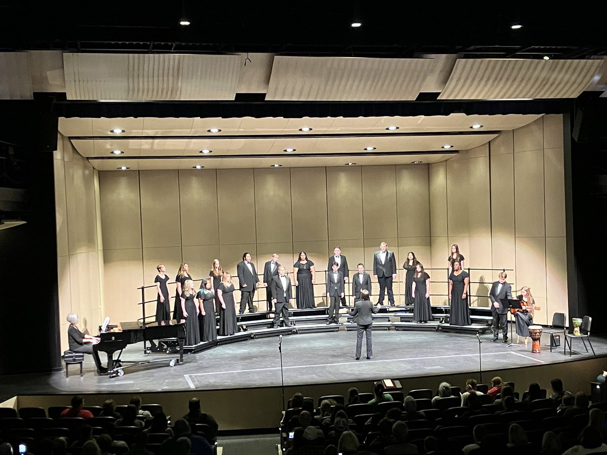 CarinnOrmson's tweet photo. Fall concert season is here! Beginning band at wy’east and choir at mountain view! https://t.co/Bm3nBhTEVl