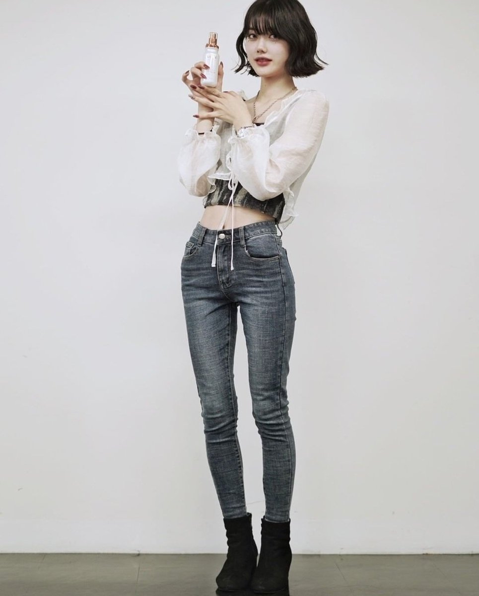 WITCHERSTVBR's tweet photo. offical_witchers: [📸] Bastidores visual da marca de beleza vegan Anpol contrato modelo a tempo integral. 
#WITCHERS #witchersbr #Anpol #JIYOON #ROA https://t.co/tEhPvchWVs