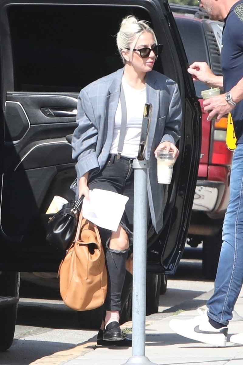 gagaimages's tweet photo. [NEW PHOTOS] Lady Gaga arrives at a recording studio in West Hollywood, CA (Oct. 21).

More photos: https://t.co/pQBoo5uI3y https://t.co/42JIScoL10