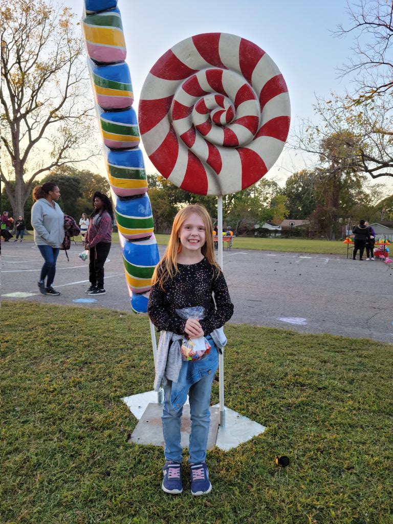 awsumeducator's tweet image. Thank you Barron @barronknights PTA for the perfect ending to the week! An AMAZING Fall Festival brought everyone out to the Village 💙 It was great seeing everyone! @BarronPta, @mrsclements2u, @LWyattHCS, @HamptonCSchools