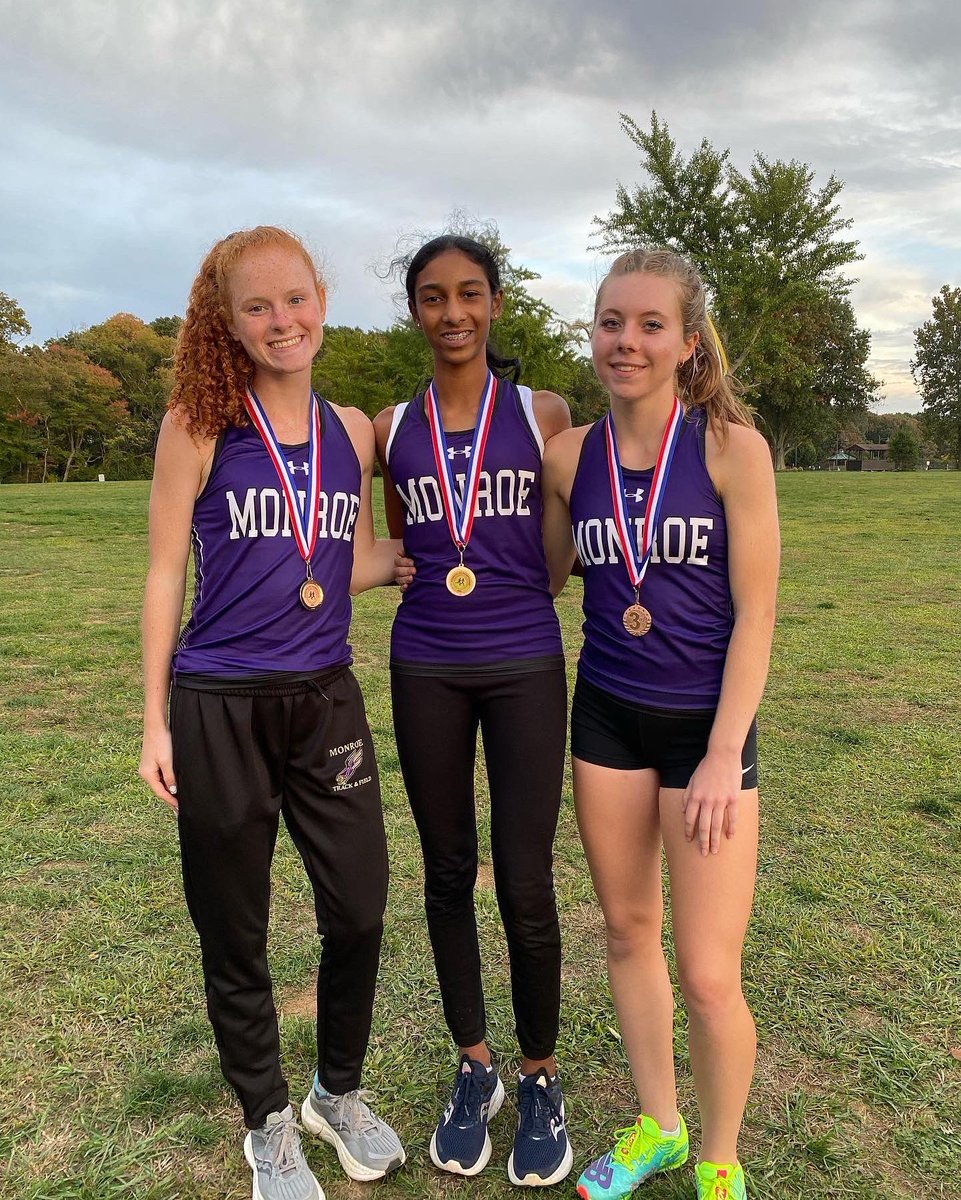 monroe_xc's tweet photo. Red Division Meet these girls ran hard taking 2nd 🥈 place as a team!! Amelia Artz took FIRST place 🥇 19:19 Kristin Giordano  &amp; Ananya Raja medaled placing in the Top 10! #gmcherewecome #bigthings #proudcoach @monroeathletic @njmilesplit https://t.co/WfIbjAgtI4
