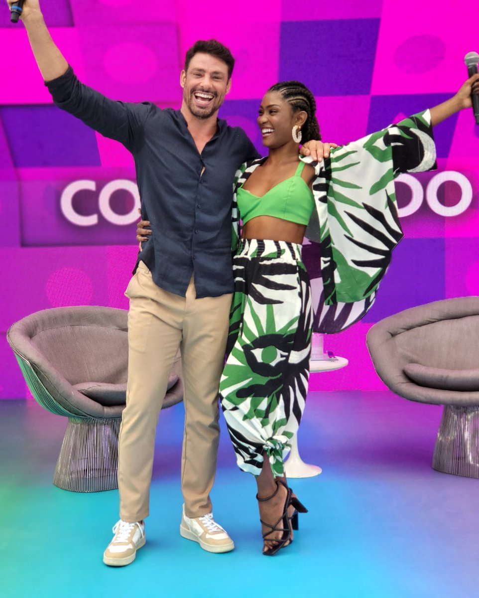 erikajanuza's tweet photo. Fechando a semana com energiaaa da feliz experiência apresentando o Parabólicos (logo explico melhor! 😁) com meu parceiro querido e o bom humor em pessoa @cauareymond 
#parabolicos #redeglobo https://t.co/1qF7gzEGTA