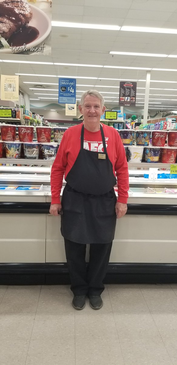 NewMarkSunFresh's tweet photo. Earl Evan's has been with Cosentinos for 14 years. Congratulations Earl and thank you for all that you do! https://t.co/Kndcq9A81p
