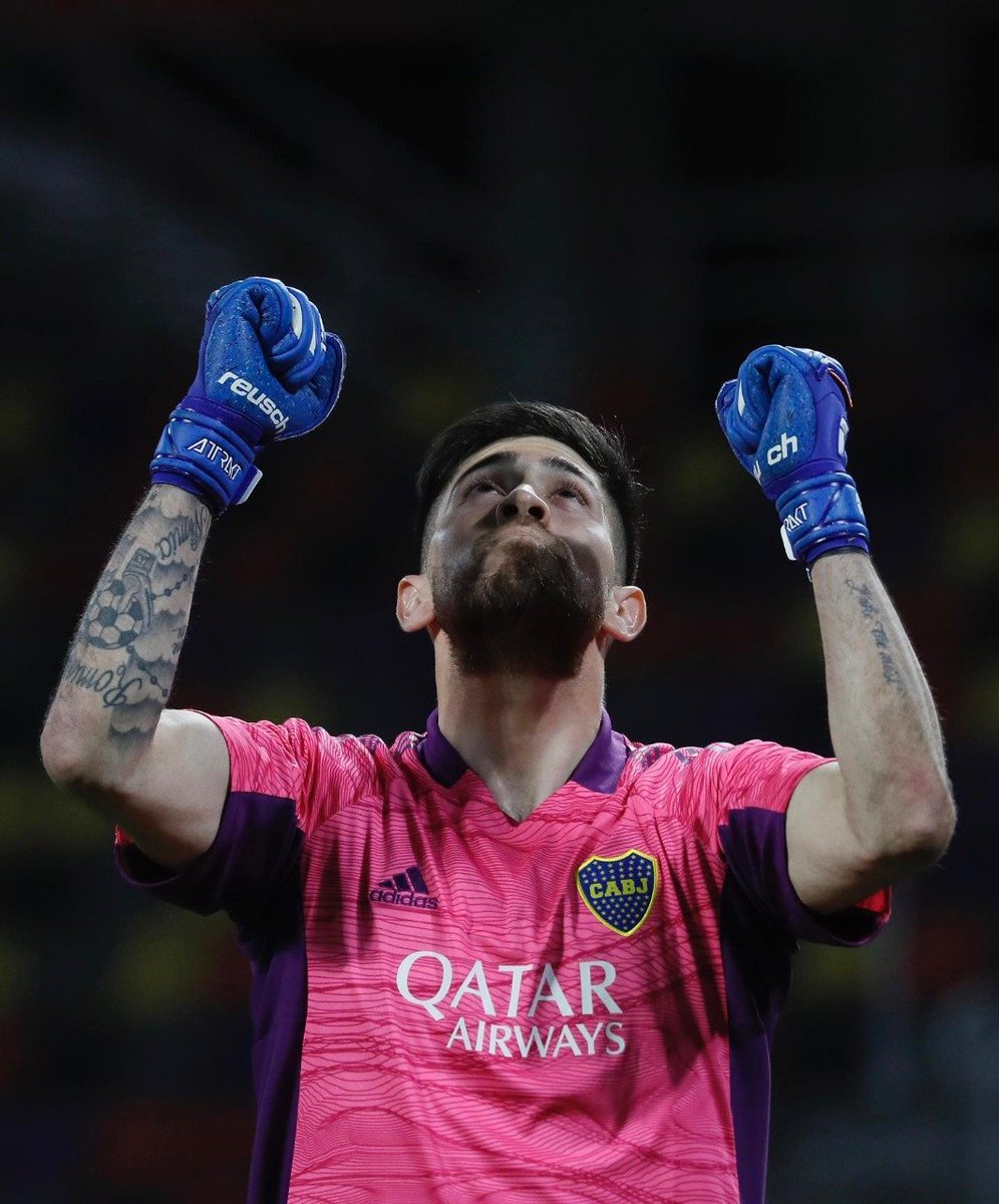 la12tuittera's tweet photo. 🚨ÚLTIMO MOMENTO🚨

Agustín #ROSSI, seleccionado por @lioscaloni en la lista preliminar de 48 jugadores de la Selección @Argentina, para el Mundial de #Qatar2022.

#RossiALaSeleccion 
#VamosBoca 💙💛💙
#VamosArgentina 🇦🇷

🎙️@gastonedul https://t.co/2JNidYggTW