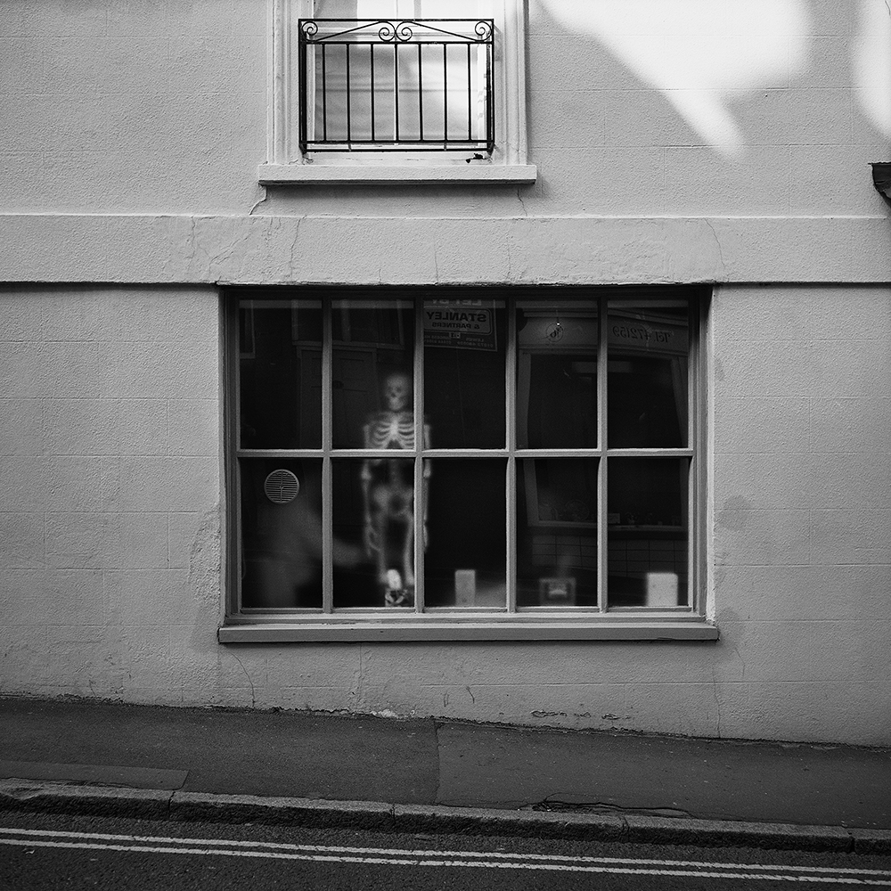 sunkim_art's tweet photo. GM!!!☀️
Lewes, 2005
#sunkim #photography #blackandwhite #film #street #travel #art #fineart #nft #superikontaiv #tessar #6X6 #opensea #spatial #Lewes #UK https://t.co/qcq1419tGJ
