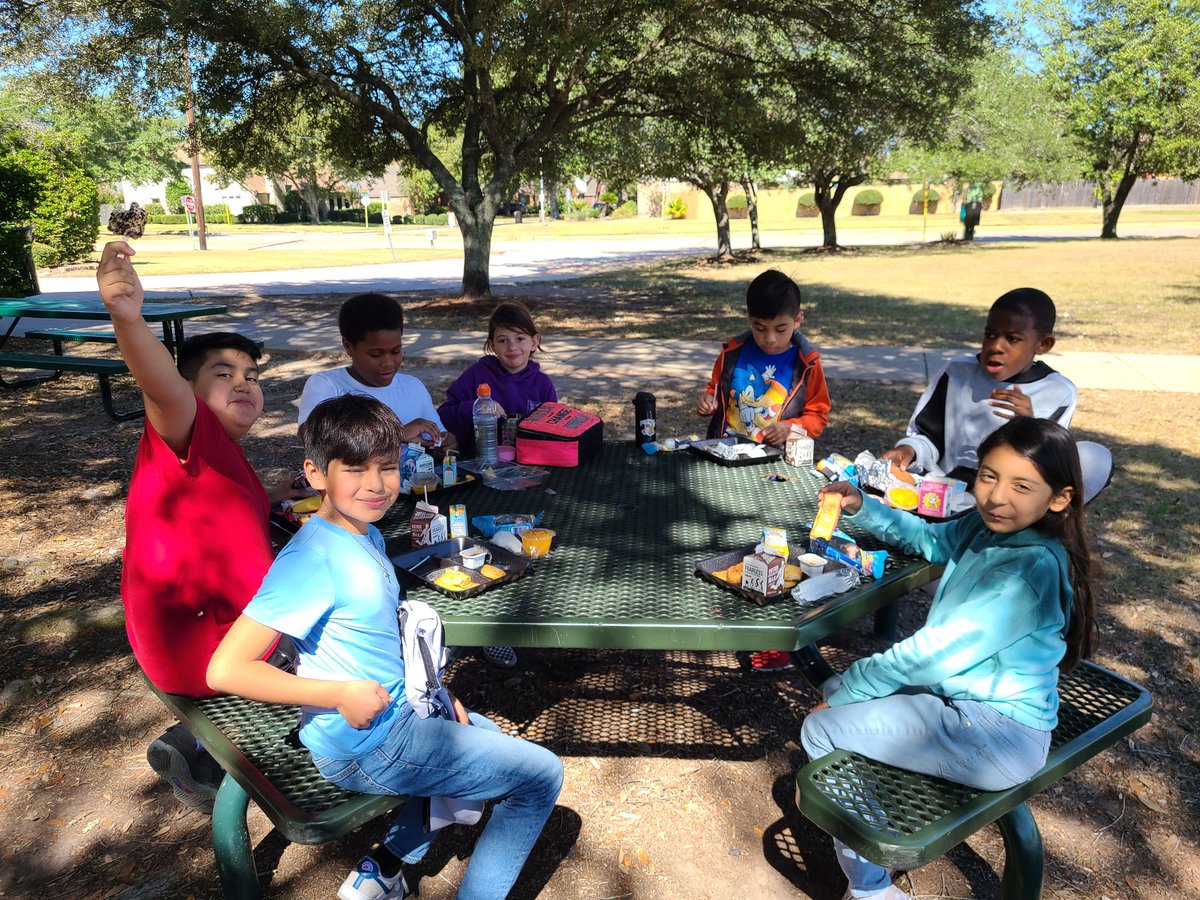 CnhBethechange's tweet photo. Ravenclaw earned their first house party! we will make our shirts next week due to the material not being ready yet. Can't wait to see what house is next!! @HumbleISD_OE #harrypotterclassroom #positiverewards #housepoints https://t.co/7RlubHCErc