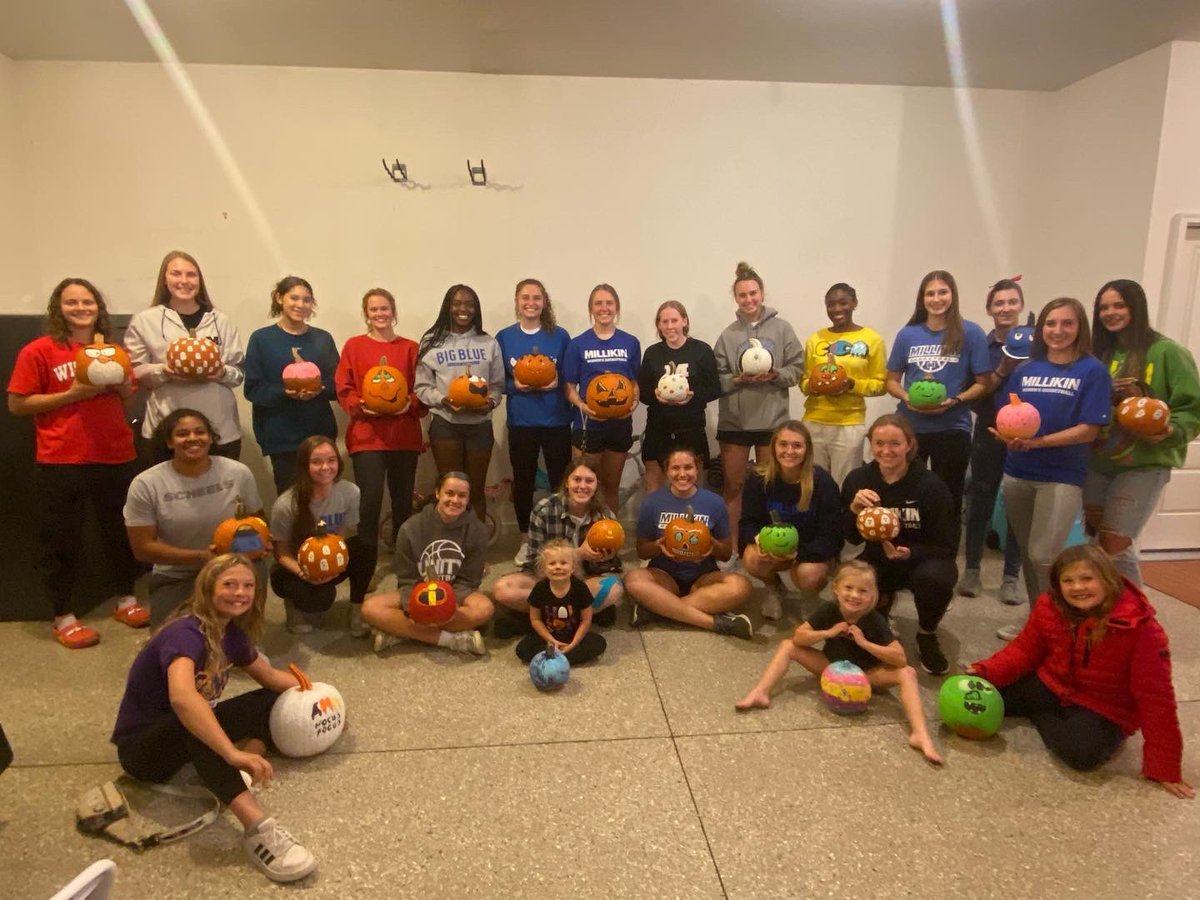 MillikinWBB's tweet photo. Corn maze, pumpkin painting, and a birthday!  Fun fall break activities for the team today!  

#GoBigBlue #Greaterthan94 https://t.co/sqDl6MSGrf