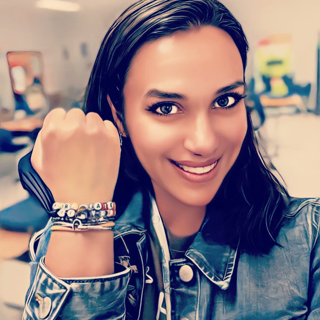 awildprincess's tweet photo. Ever since I witnessed @kennisdani #OneWordProject, I fell in love with it! This yr, I added #OneWordBracelets. Ss made beautiful creations SO HAPPY my kiddos were #allin with these bracelets to connect their ELA with their #SEL #SelfAwareness @LincolnAnnex #allin4nb @nbpschools https://t.co/JYjRUYPFze