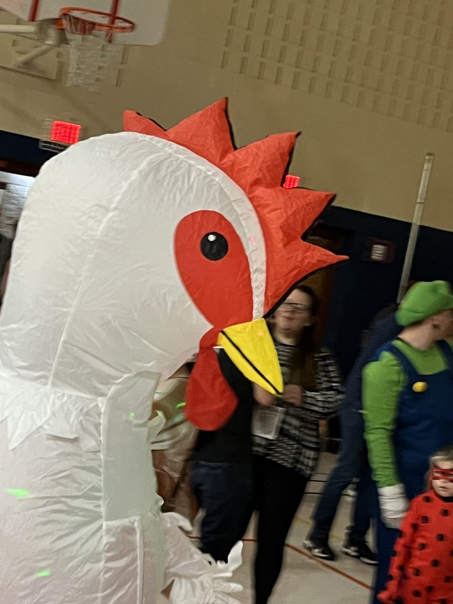 MG_Greenfield's tweet photo. STP Harvest Fest was a happening night! Thanks for being part of the fun and THANK YOU to all our volunteers - Costumes, Dancing, and a Giant Chicken https://t.co/iDbKTBHiHZ