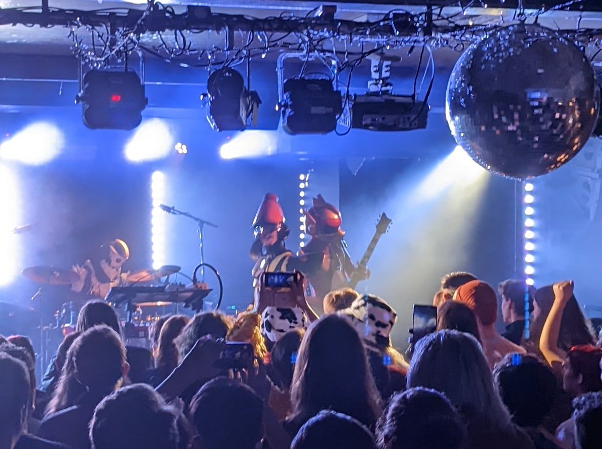 HBellamy's tweet photo. Well @TWRPband were amazing at @wardrobeleeds tonight.
(Sorry I missed you out here @CommanderMeouch) https://t.co/bshbhZ4VqI