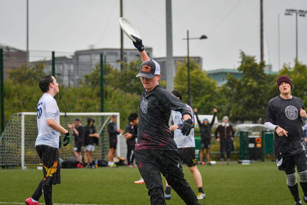 _liam_day's tweet photo. my brother playing ultimate vs me playing ultimate. i mean wtf man https://t.co/3pNdgcwX6t