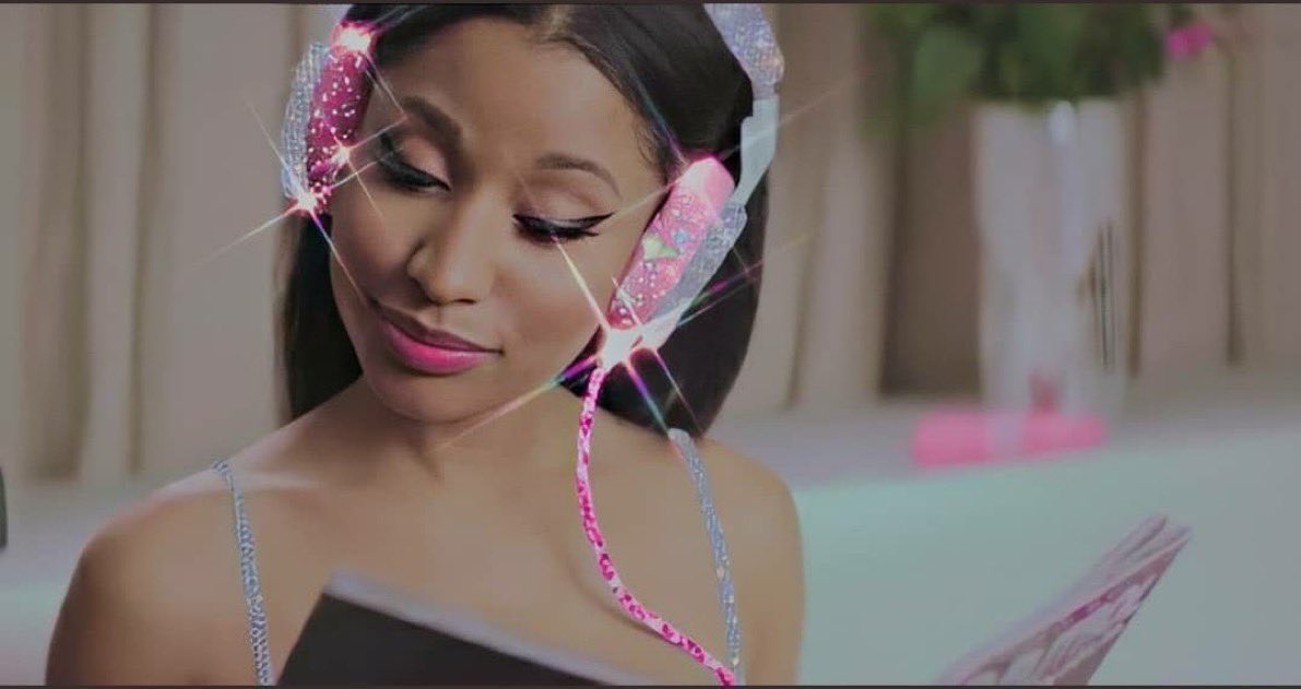 nmcaviar's tweet photo. Reply this with: 

I’m voting for Nicki Minaj for Favorite Female Hip-Hop Artist at the #AMAs . 

— Goal: 500 replies and 500 RTs. https://t.co/VdKRYN22Y0