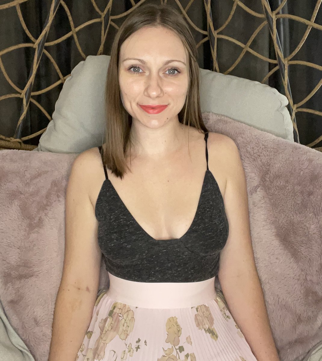 Happy Friday! I’m baked in my egg chair🐣 RT if you’re baked too #stonerfam #stonerbabe #cannabislife