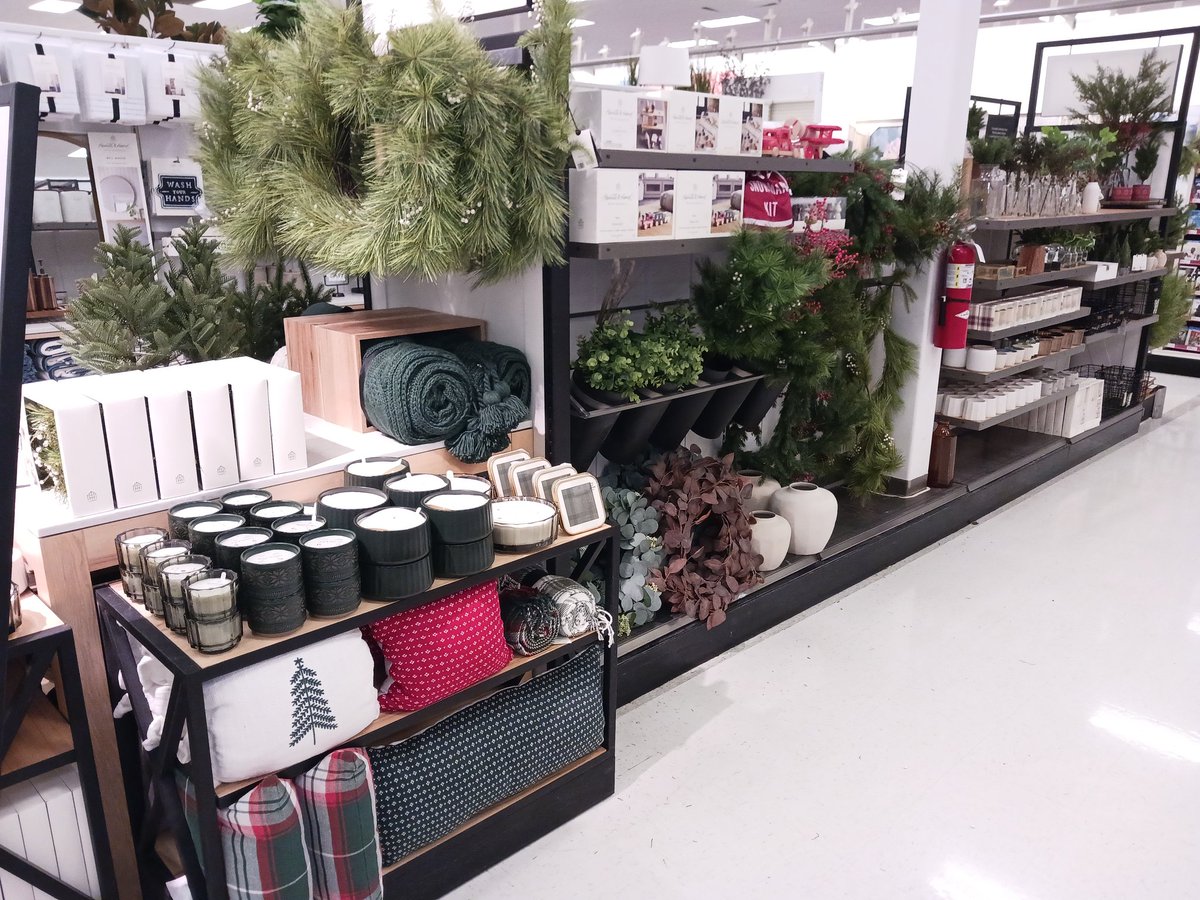 NobodyPutsVisualsInACorner (@putsnobody) on Twitter photo "If I woke up tomorrow with my head sewn to the carpet, I wouldn't be more surprised" that we've already started setting xmas 🤣🤣
Had so much fun working on Hearth and Hand with DBO Dustin and <a href="/ElyssaSue/">Elyssa from Target 🎯</a>! Loving all the foliage and patterned candles in this year's collection😍 "If I woke up tomorrow with my head sewn to the carpet, I wouldn't be more surprised" that we've already started setting xmas 🤣🤣
Had so much fun working on Hearth and Hand with DBO Dustin and <a href="/ElyssaSue/">Elyssa from Target 🎯</a>! Loving all the foliage and patterned candles in this year's collection😍