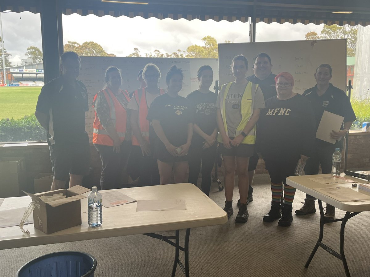 StandishZac's tweet photo. Extraordinary effort by the Mooroopna Football Netball Club today orchestrating the town’s recovery effort. Have sent over 200 people into the community in teams of six to nine, cleaning up businesses and homes. The incredible power of a football netball club. @sheppartonnews https://t.co/kEgACdu6aK