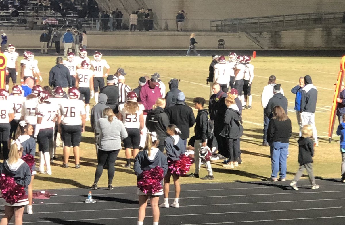 TheJesusShow1's tweet photo. @richarm9 @UCNCFootball @SVSpartans_FB @SVHS_Athletics1 @charlottepreps @UCPSNCAthletics It’s calls like this when kids get hurt that not making the right by the referee gets a kid hurt @richarm9 https://t.co/NBuzFCFSZK