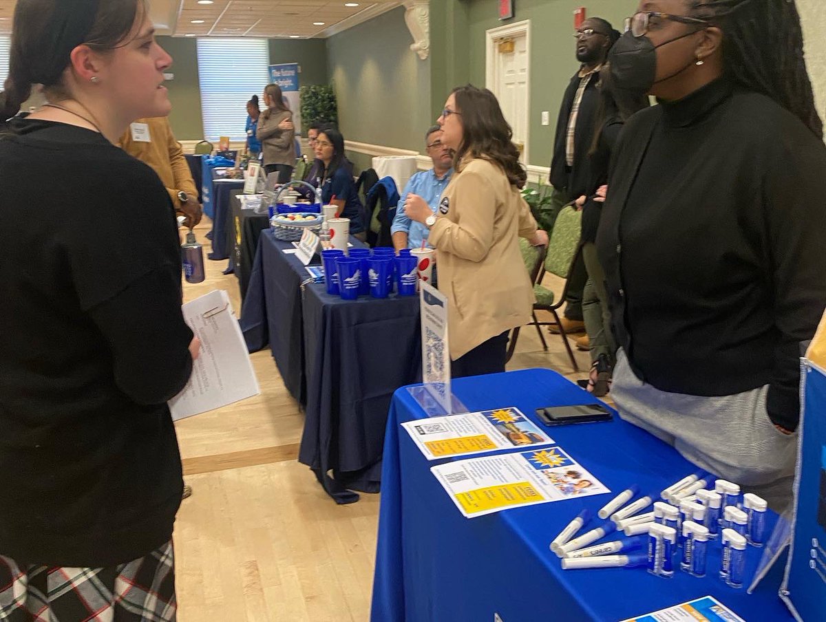 PLTucker3's tweet photo. We had a great time at the @longwoodu Graduate Fair this week meeting future Arlington Employees! @ApsTalent #apscareers #teacharlington https://t.co/mT6HLKsaj7