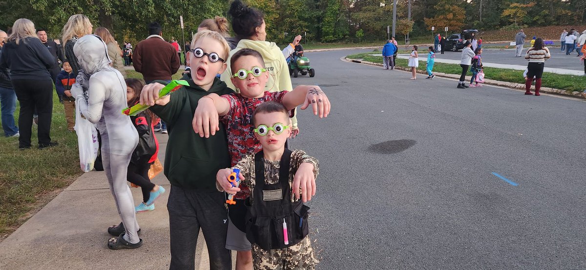 RansdellStrings (@ransdellstrings) on Twitter photo I had such a great time hanging with my current & former students at <a href="/SignalHillPTO/">Signal Hill Elementary PTO</a> 's Fall Festival! Enjoy the long weekend! 🎃🎆🎻 I had such a great time hanging with my current & former students at <a href="/SignalHillPTO/">Signal Hill Elementary PTO</a> 's Fall Festival! Enjoy the long weekend! 🎃🎆🎻