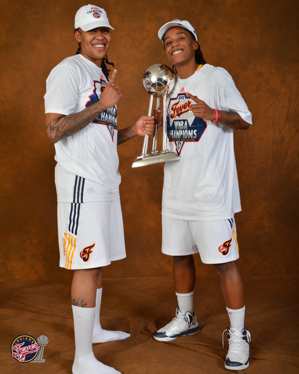IndianaFever's tweet photo. photoshoot, pose 📸🏆

#Fever2012 https://t.co/rFuXmFx4dV