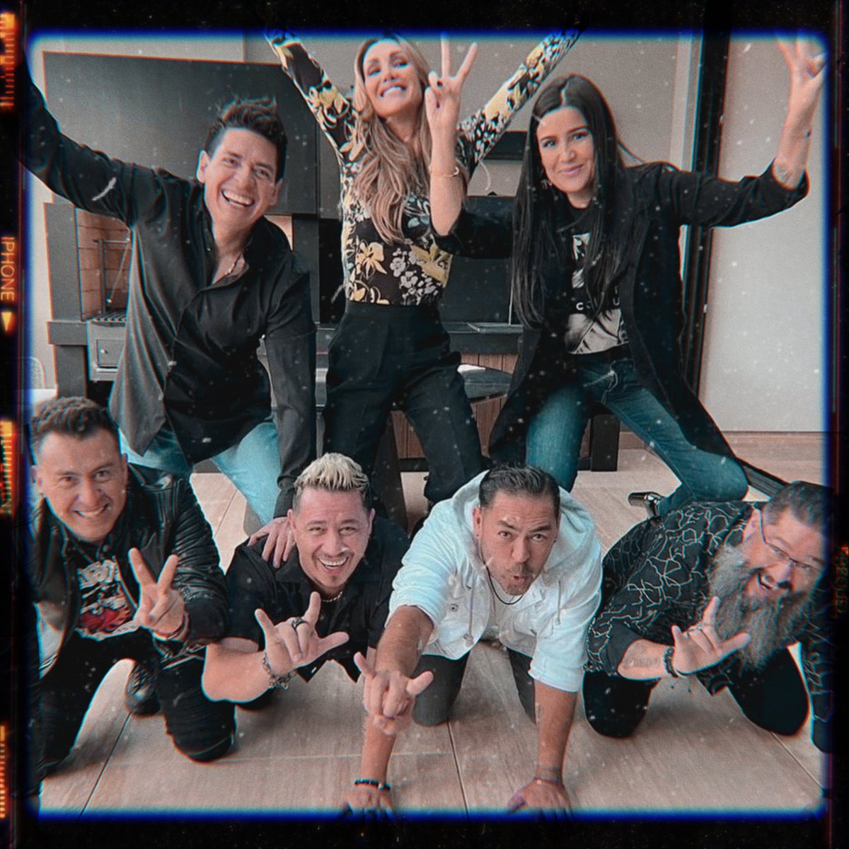 lauuuuurax's tweet photo. ¿Gira, ensayos, actuación? Que más da, lo que importa es que algo se viene. Ella regresa con todo. Te amamos!!!! @Anahi 💜💜💜
#AnahiIsBack https://t.co/Ep672gs6SZ
