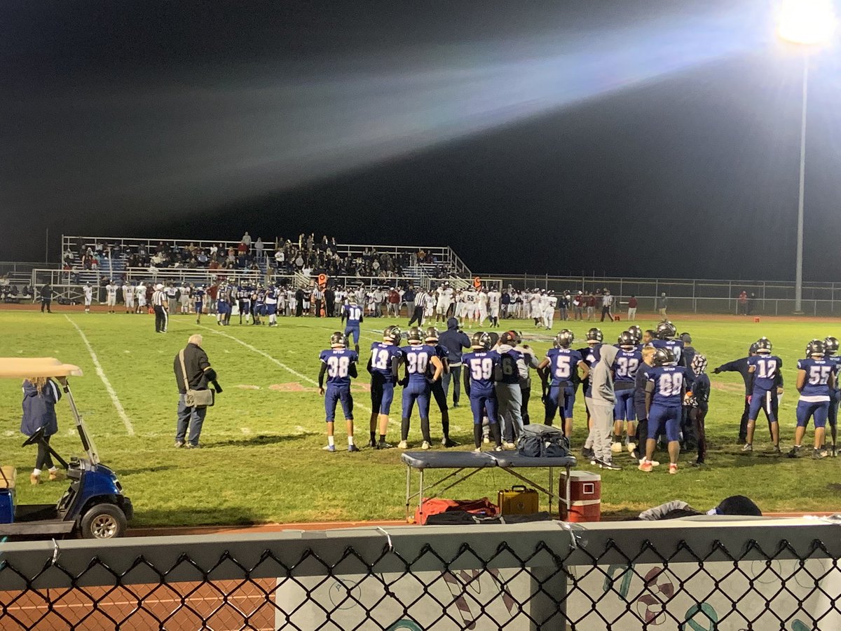 Coach_BWiLL21's tweet photo. @MUCougarsFB bye week means going back home! Loved coming back to the alma mater and watching the @TCreekSports vs @ECCRSDFootball for Homecoming Night! Still proud to be a Charger!
#HFTCP
#MisUp2Som3thing
#BeBigtime https://t.co/7UeZUB2Ovx